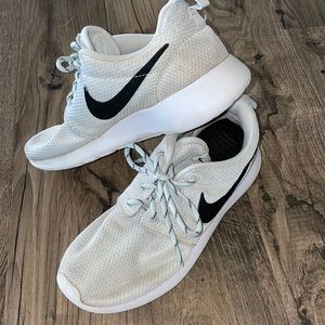 NIKE Sneakers sz 6